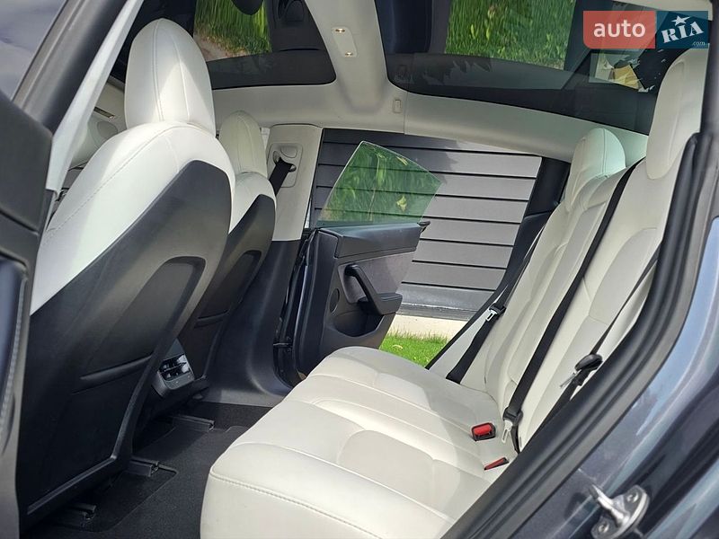 Седан Tesla Model 3 2021 в Киеве