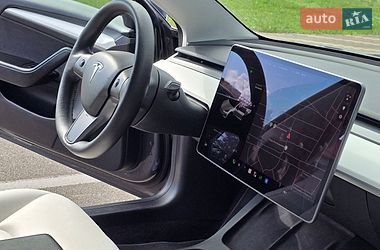 Седан Tesla Model 3 2021 в Киеве