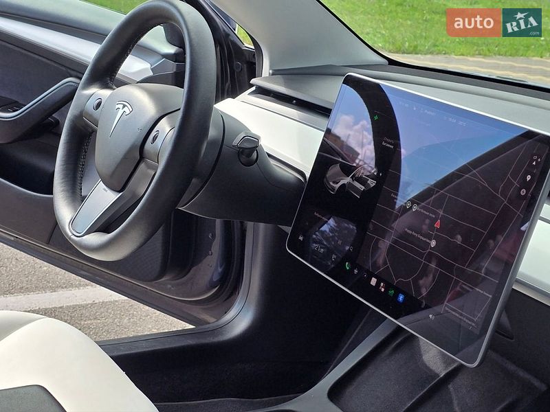 Седан Tesla Model 3 2021 в Киеве