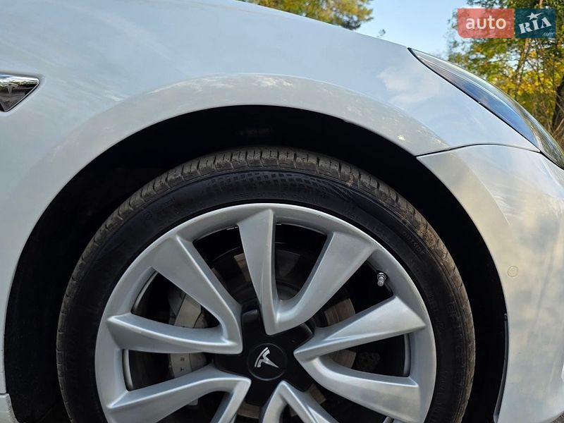 Седан Tesla Model 3 2019 в Ковелі