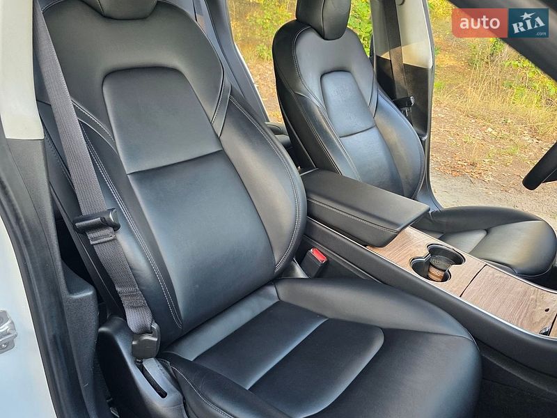 Седан Tesla Model 3 2019 в Ковелі