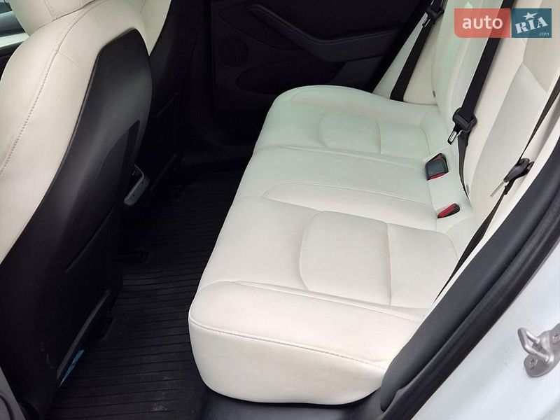 Седан Tesla Model 3 2021 в Киеве