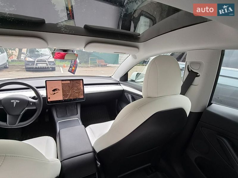 Седан Tesla Model 3 2021 в Киеве