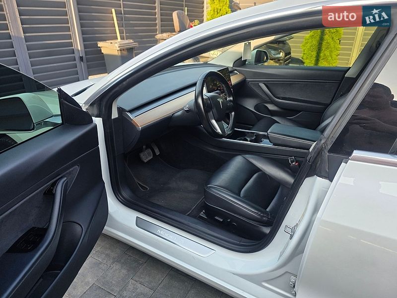 Седан Tesla Model 3 2020 в Дніпрі