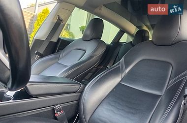Седан Tesla Model 3 2020 в Дніпрі