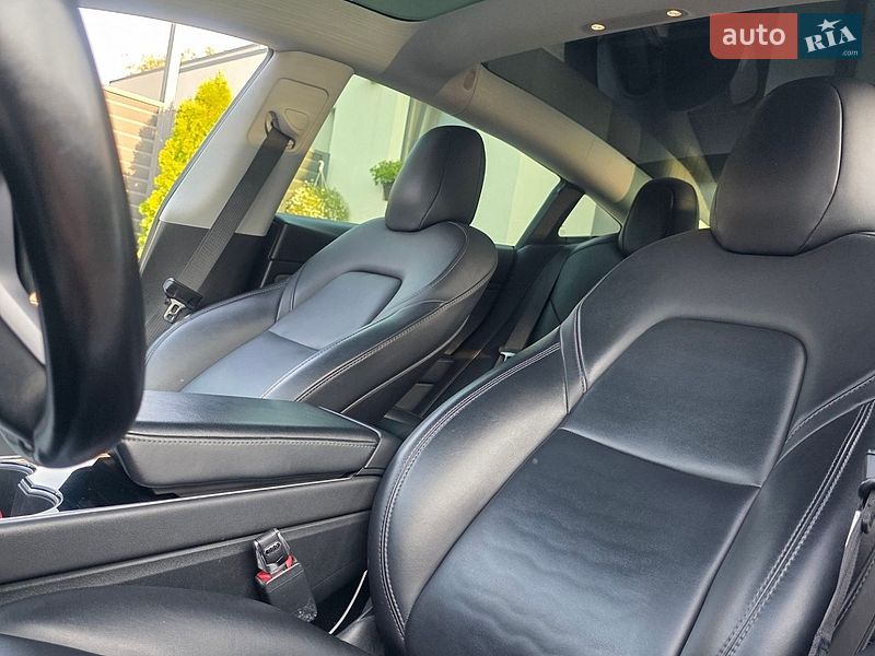 Седан Tesla Model 3 2020 в Дніпрі