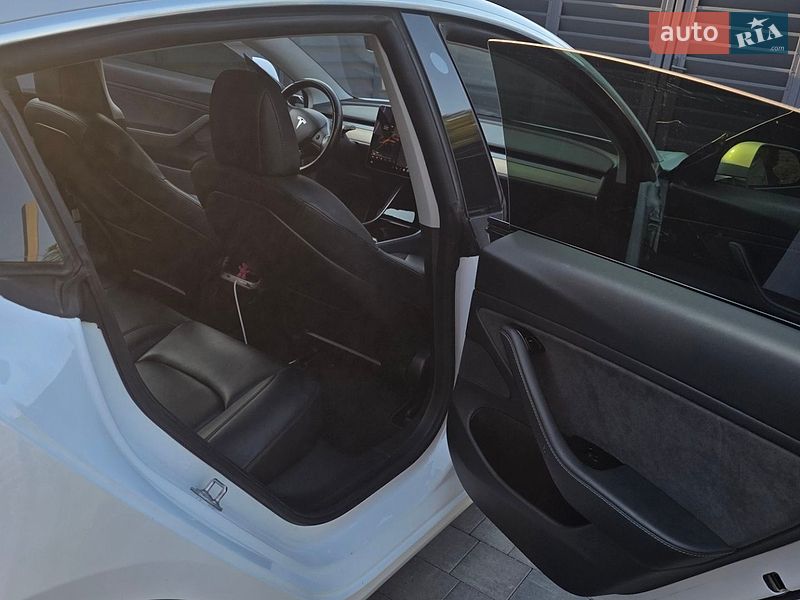 Седан Tesla Model 3 2020 в Дніпрі