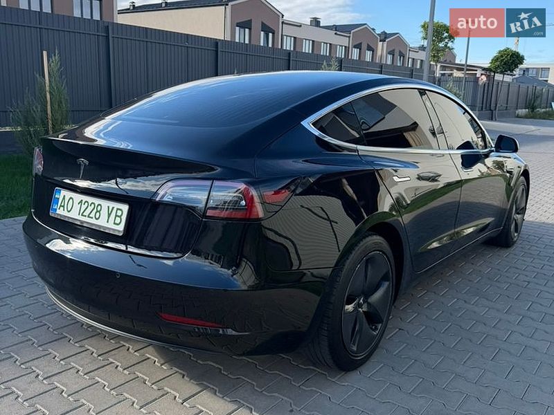 Седан Tesla Model 3 2018 в Ужгороді