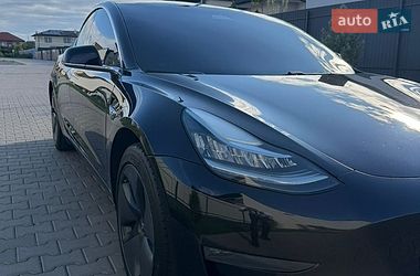 Седан Tesla Model 3 2018 в Ужгороді