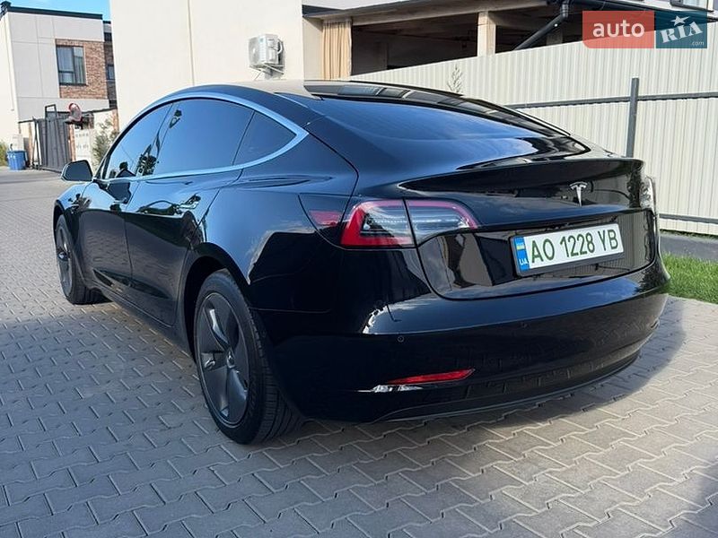 Седан Tesla Model 3 2018 в Ужгороді