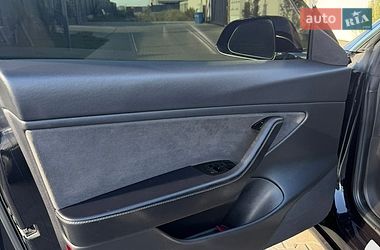 Седан Tesla Model 3 2018 в Ужгороді