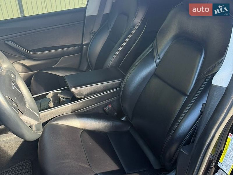 Седан Tesla Model 3 2018 в Ужгороді