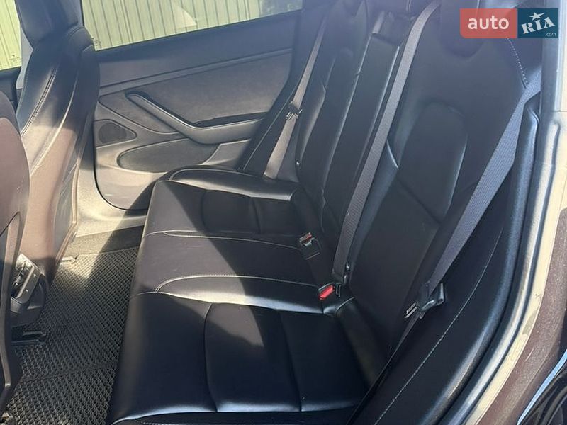 Седан Tesla Model 3 2018 в Ужгороді