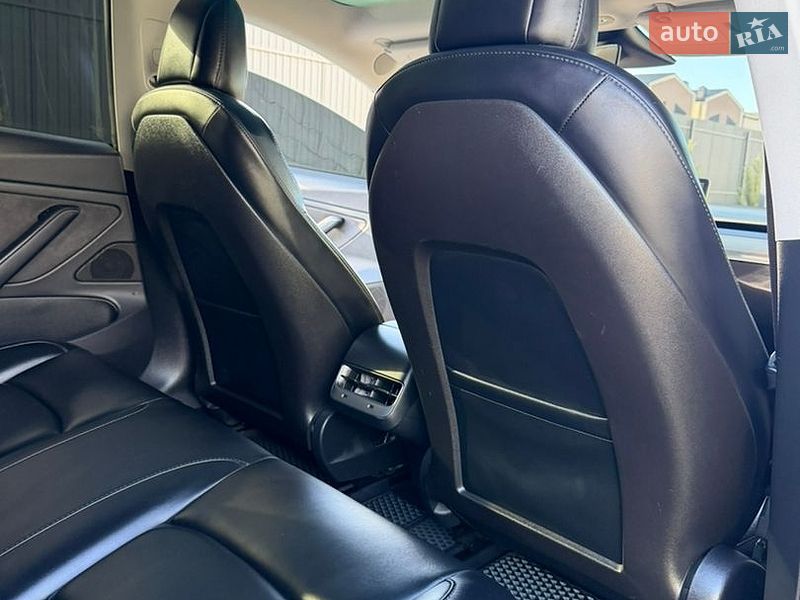 Седан Tesla Model 3 2018 в Ужгороде