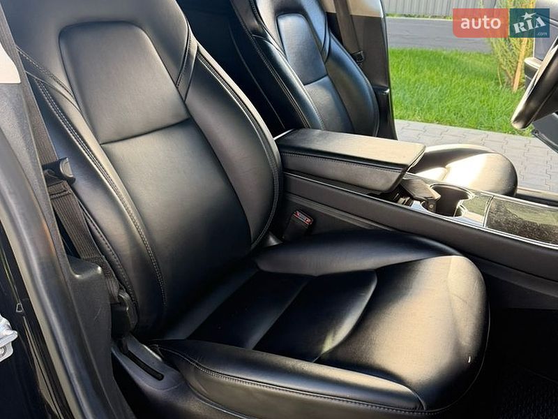 Седан Tesla Model 3 2018 в Ужгороді