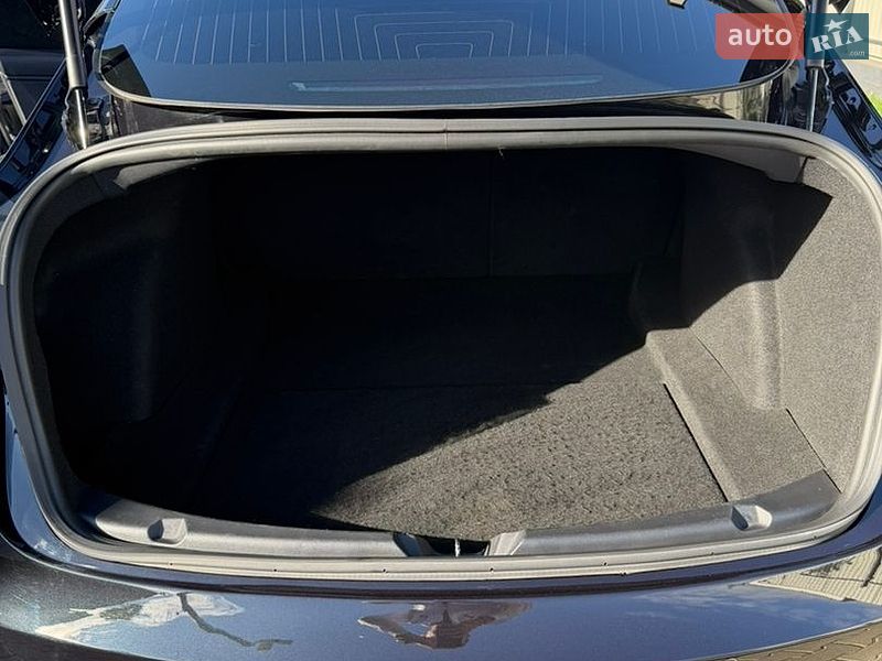 Седан Tesla Model 3 2018 в Ужгороді