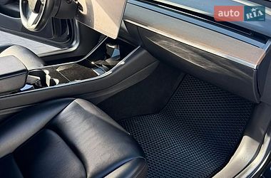Седан Tesla Model 3 2018 в Ужгороді