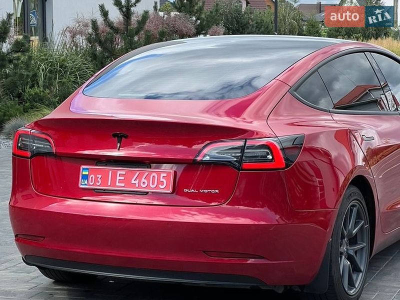 Седан Tesla Model 3 2022 в Луцке