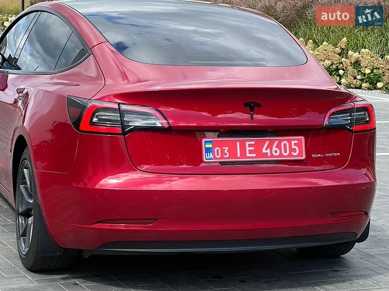 Седан Tesla Model 3 2022 в Луцке