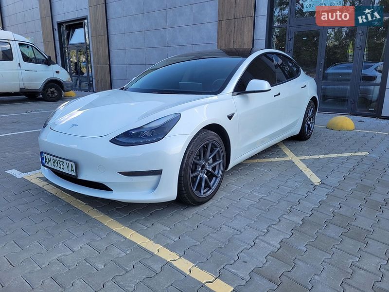 Седан Tesla Model 3 2022 в Житомирі
