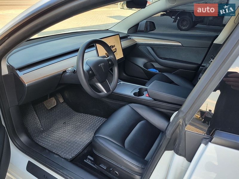 Седан Tesla Model 3 2022 в Житомирі