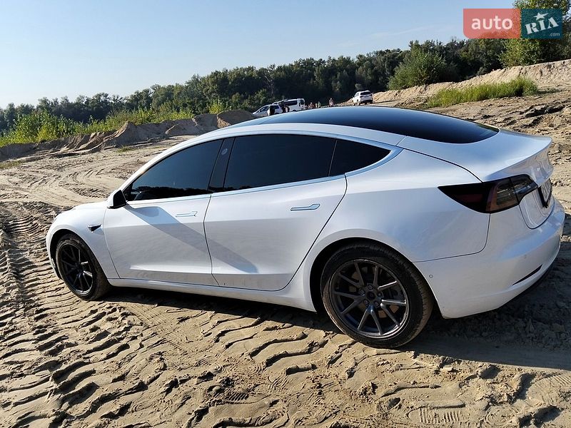 Седан Tesla Model 3 2019 в Днепре