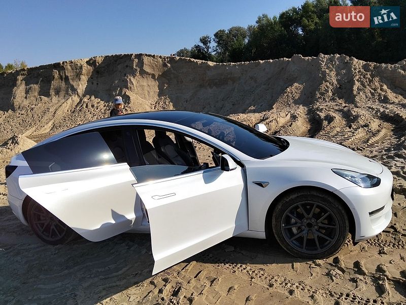 Седан Tesla Model 3 2019 в Днепре