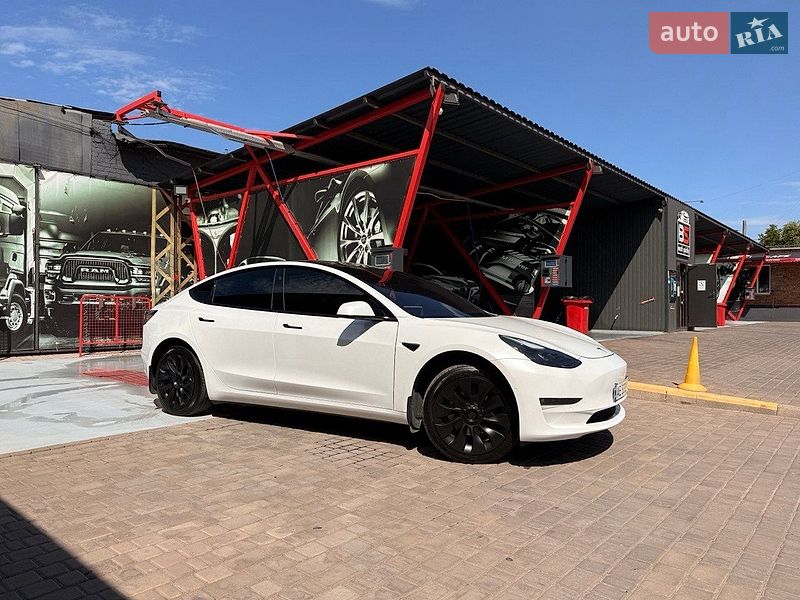 Седан Tesla Model 3 2021 в Кривом Роге