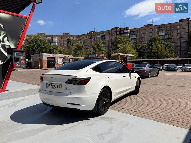 Седан Tesla Model 3 2021 в Кривом Роге