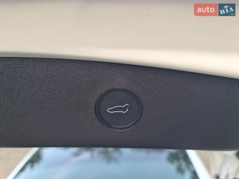 Седан Tesla Model 3 2021 в Киверцах
