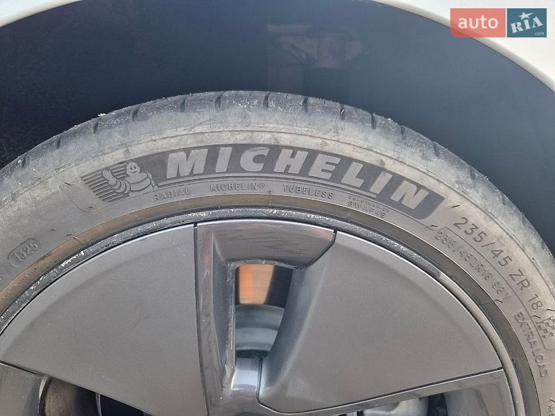 Седан Tesla Model 3 2021 в Киверцах