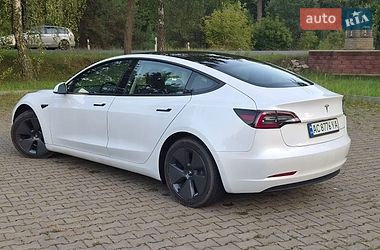 Седан Tesla Model 3 2021 в Киверцах