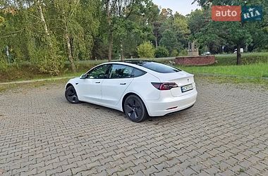 Седан Tesla Model 3 2021 в Киверцах