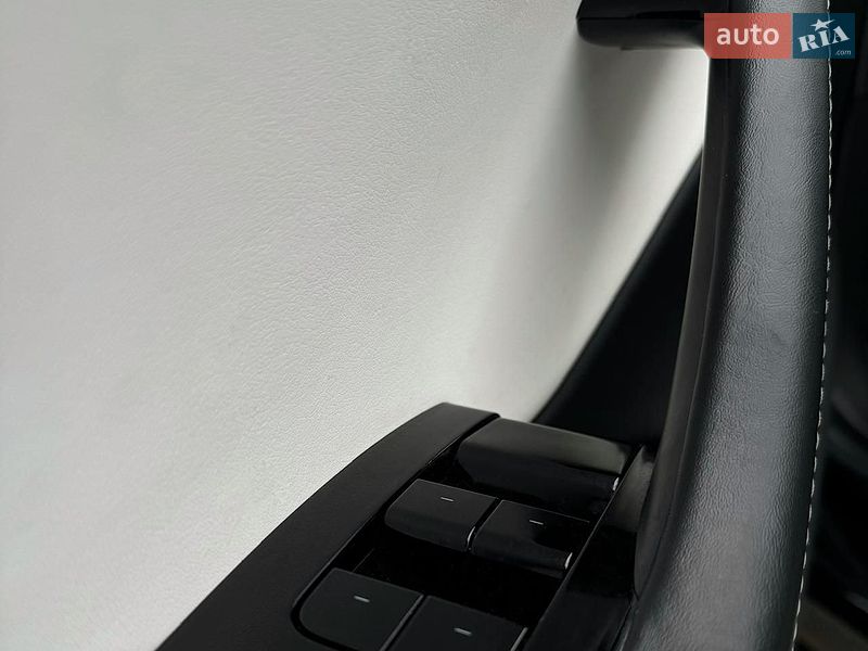 Седан Tesla Model 3 2019 в Києві