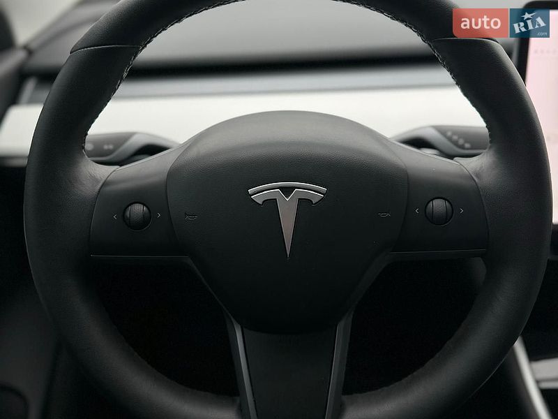 Седан Tesla Model 3 2019 в Києві