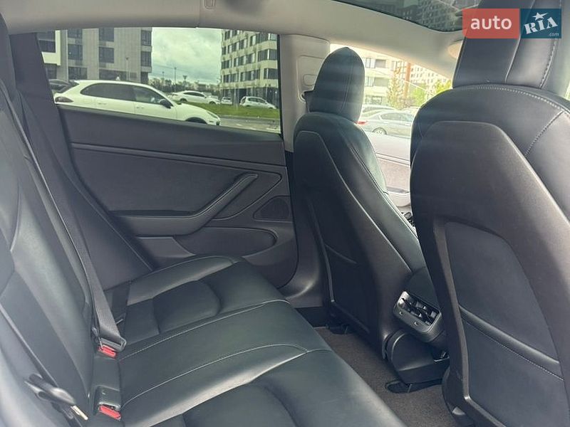 Седан Tesla Model 3 2019 в Києві