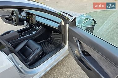 Седан Tesla Model 3 2018 в Дніпрі