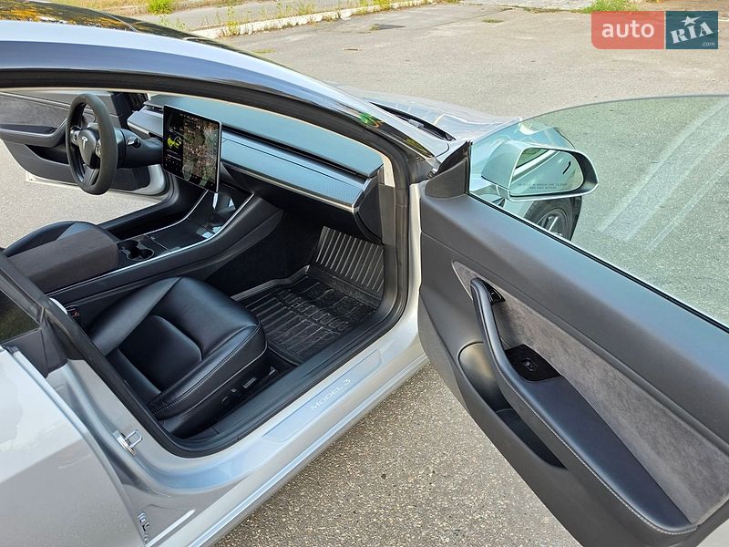Седан Tesla Model 3 2018 в Дніпрі