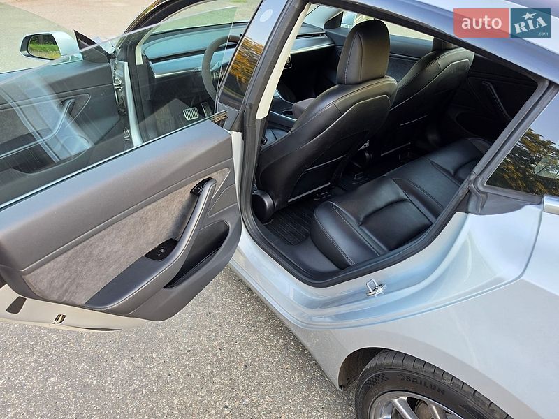 Седан Tesla Model 3 2018 в Дніпрі