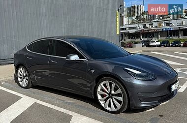 Седан Tesla Model 3 2019 в Киеве