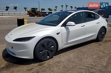 Tesla Model 3 2024