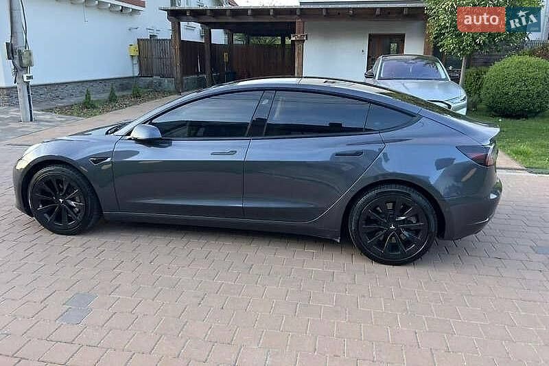 Седан Tesla Model 3 2022 в Киеве