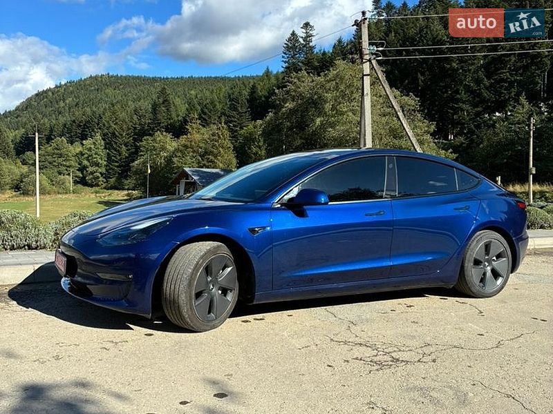 Седан Tesla Model 3 2023 в Сколе