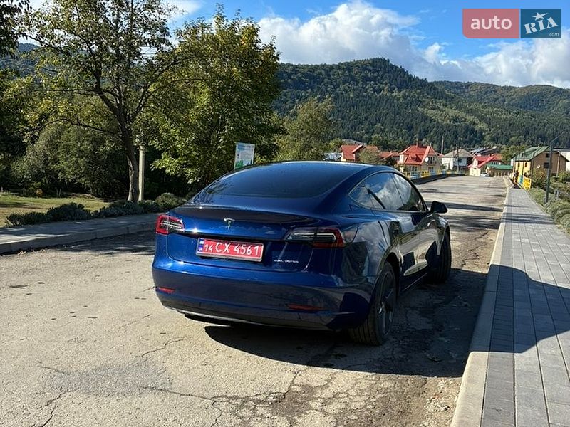Седан Tesla Model 3 2023 в Сколе