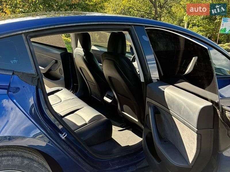 Седан Tesla Model 3 2023 в Сколе