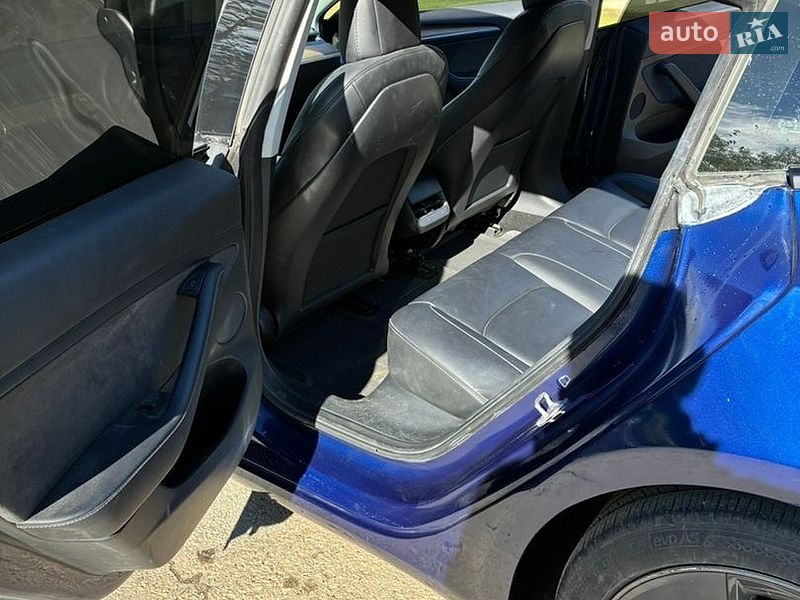 Седан Tesla Model 3 2023 в Сколе