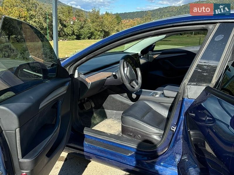Седан Tesla Model 3 2023 в Сколе