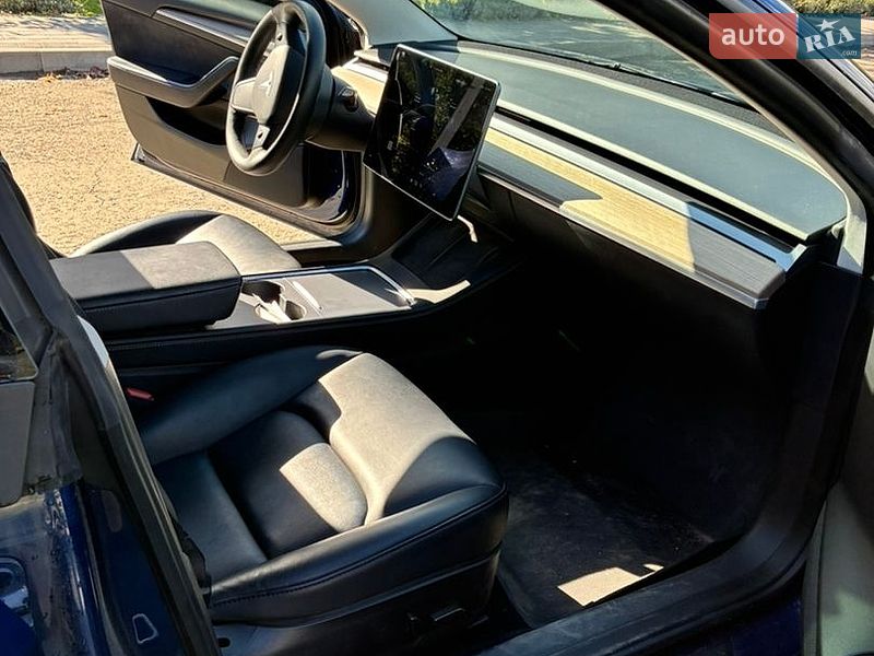 Седан Tesla Model 3 2023 в Сколе