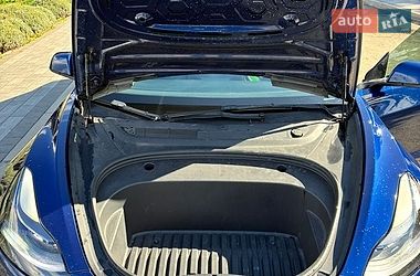 Седан Tesla Model 3 2023 в Сколе