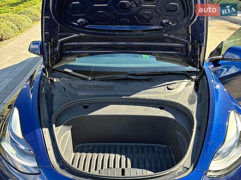 Седан Tesla Model 3 2023 в Сколе